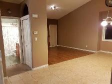 Bright & Spacious - 2 Bedroom 2 Bathroom Main Suite - Photo 9