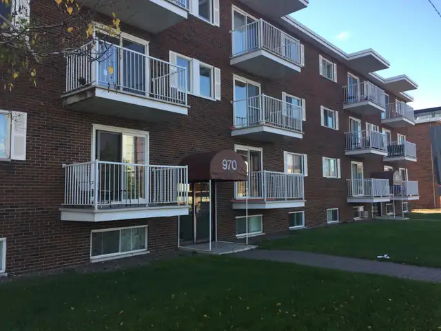 1 1/2 à Ste-Foy Emplacement de choix pour JUILLET
