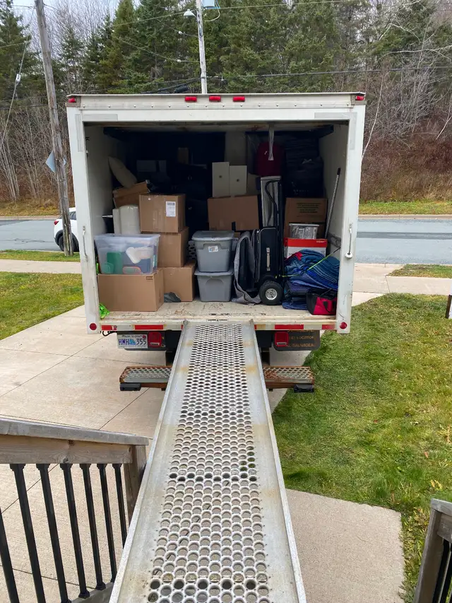 Strong and professional Movers 110 for 2 men   truck