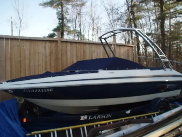 ( LOW HOURS ) 2010 larson lx 850 for sale 22.000$ obo.