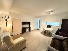 URGENT Bay & College/Gerrard Condo Bedroom Den   Share Bath - Photo 2