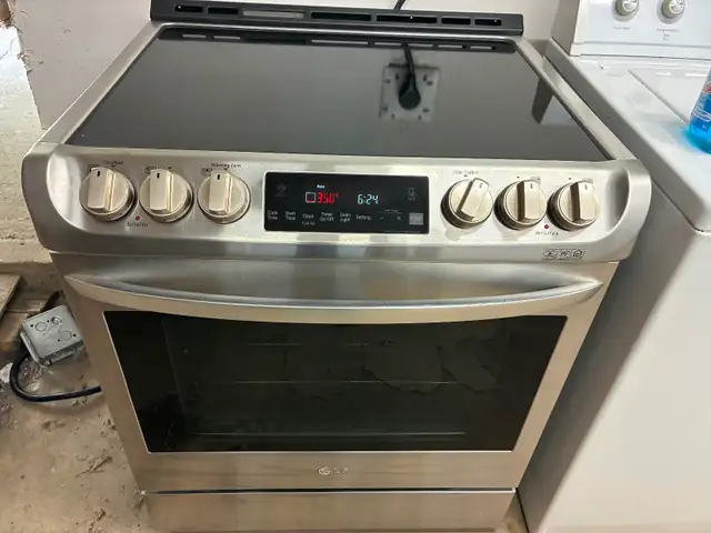 LG Range $600 tax in 1 yr. warranty local del. incl 306-202-2893