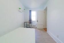 Clean & Quiet Bedroom – All Utilities Included (West) - Photo 2