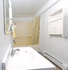 Clean & Quiet Bedroom – All Utilities Included (West) - Photo 4