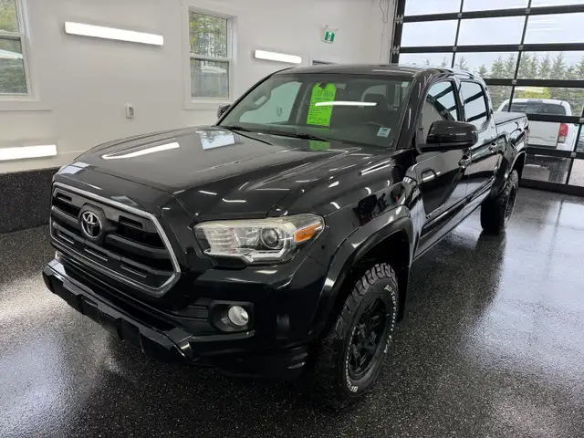 2017 Toyota Tacoma SR5 4X4 Only 94,000KM!