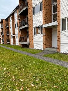 2 1/2 TOUT INCLUS! à Ste-Foy SUR ÉTAGE pour JUILLET