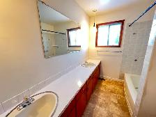 5Bed Single House for Rent in Royal Gardens near Southgate Mall - Photo 8