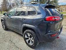 2017 Jeep Cherokee Trailhawk 3.2L V6 4X4 - Photo 3