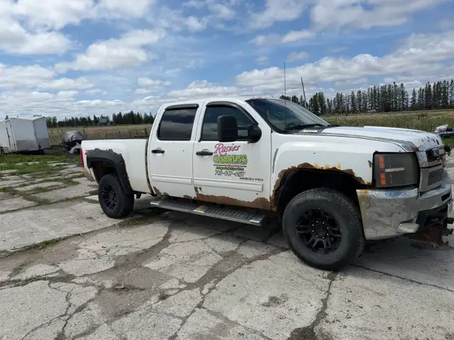 2010 chev 2500 4x4 runs good but needs body work