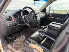 2010 chev 2500 4x4 runs good but needs body work - Photo 3