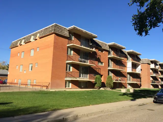 2 Bedroom Suite - ALL Utilities Included - Great Location