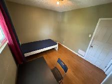 Room for rent near University of Alberta - Photo 2