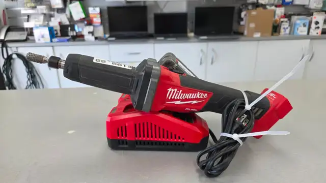 Milwaukee Tool M18 FUEL 18V 1/4 inch Die Grinder Tool Kit