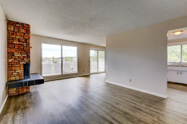 Main Floor Legal Unit for Rent 2 Bed 1 Bath $1400