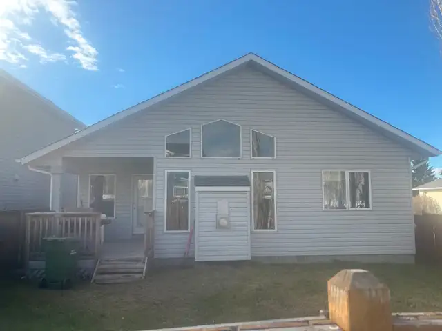 Room for rent in lovely home in Tuscany NW Calgary, Private