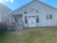 Room for rent in lovely home in Tuscany NW Calgary, Private - Photo 2
