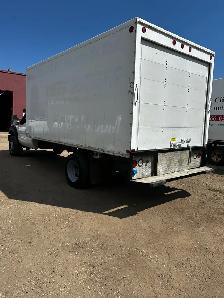 2012 Ford F450 Super Duty 16’ Cube Van - Photo 4