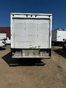2012 Ford F450 Super Duty 16’ Cube Van - Photo 6