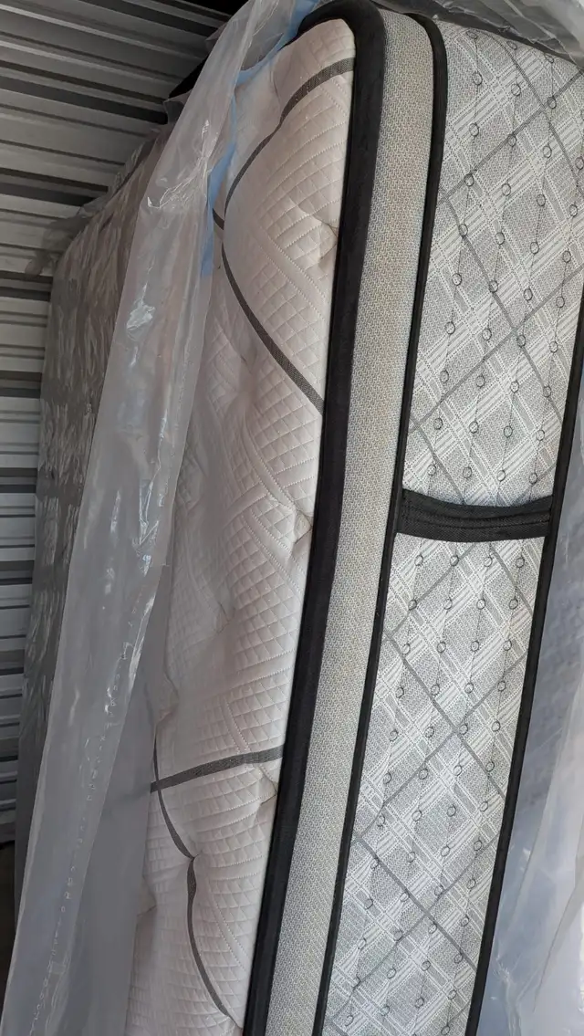 KING Size SERTA Pillow-Top Mattress – Excellent Condition