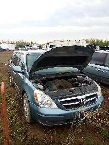 08 Hyundai minivan in good condition