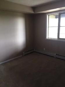 2 Bed   Den, 2 Bath Apartment in Rutherford (SW) - Photo 6