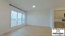 PET FRIENDLY 3 Bed & 2.5 Bath Main Suite in SE Edmonton - Photo 2