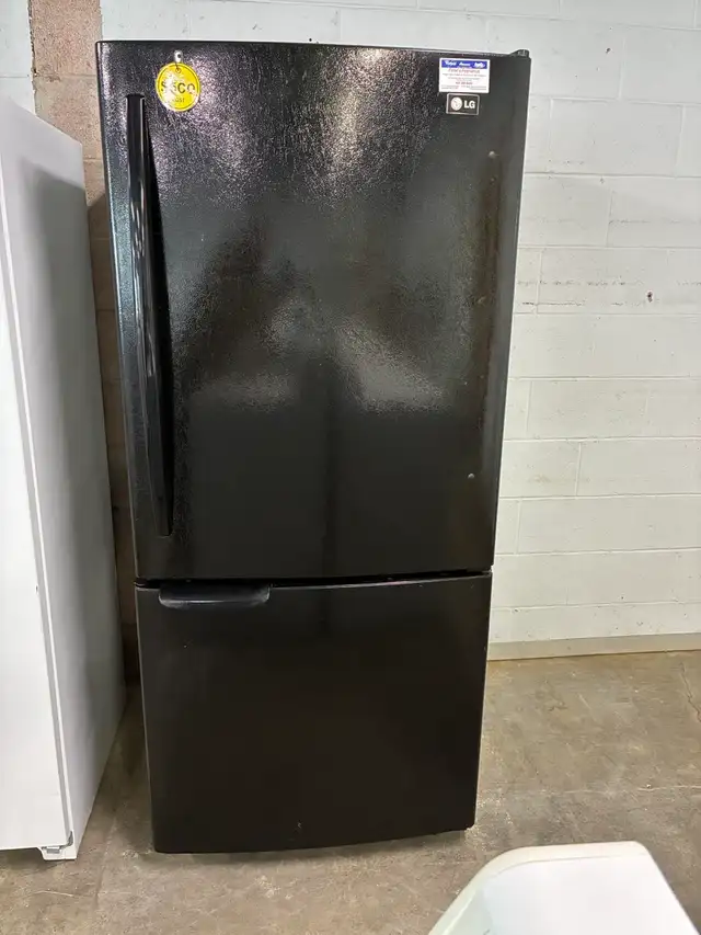 Black Refrigerator LG - 90-day warranty - Credit Cards accepted