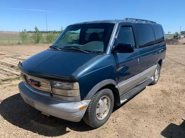 2000 GMC Safari Minivan