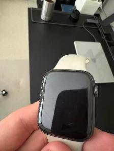 Apple Watch SE - 44mm (2nd Gen) - Photo 2