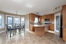 Executive Home For Rent - Photo 2