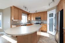 Executive Home For Rent - Photo 3