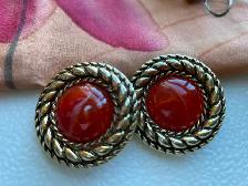 Batch of 12 Lovely vintage earrings, and one unique jewelry box