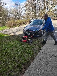 Cutting grass - Photo 3
