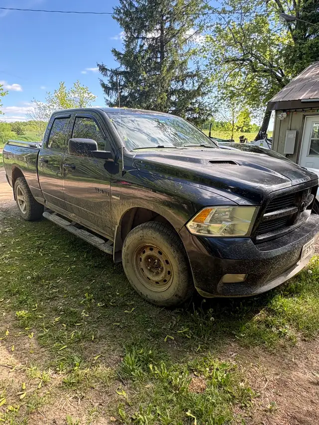 2010 black dodge ram 1500 4x4 4 door 5.7 hemi