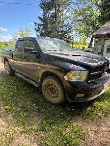 2010 black dodge ram 1500 4x4 4 door 5.7 hemi
