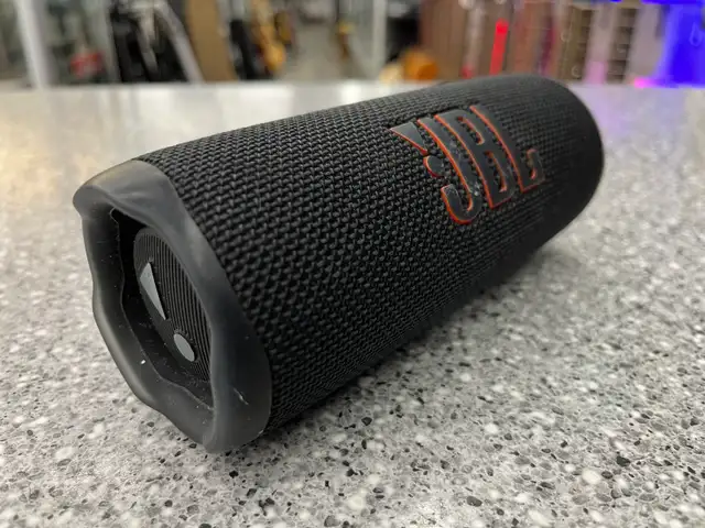 JBL Flip 6 Bluetooth Speaker