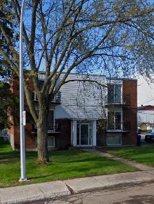 4 1/2 in nice neighbourhood near services