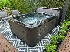 3 PUMP BENCH HOT TUB - Photo 2