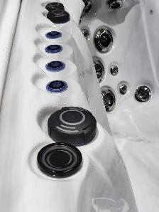 ORION HOT TUB FOR SALE - Photo 2