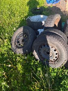Trailer tires and rims. - Photo 3