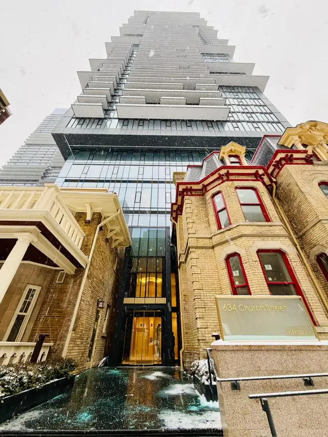CHARLES ON CHURCH: 2 Bed/2 Bath Condo For Rent Toronto w/PARKING