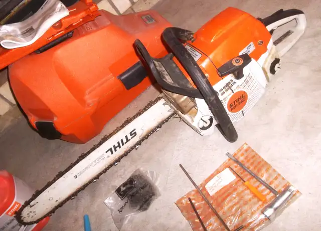 Stihl MS362 chain saw, 20 inch bar, 59 cc engine .... low hours
