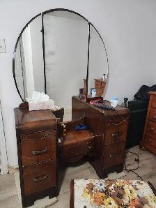 Vintage vanity dresser and chair for sale - Photo 2