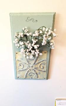 Wall rack in green, with rustic metal medallion