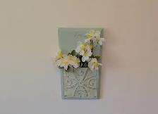 Wall rack in green, with rustic metal medallion - Photo 2