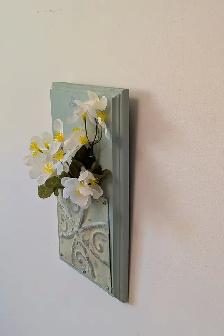 Wall rack in green, with rustic metal medallion - Photo 5