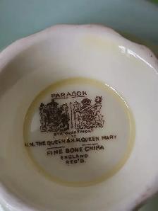 Rare Paragon H.M. Queen and H.M. Queen Mary tea cup.and saucer - Photo 3