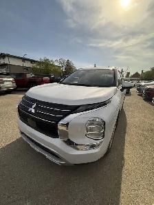 2024 Mitsubishi Outlander LE S-AWC Local Trade, Low Kilometer, 3