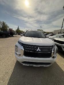 2024 Mitsubishi Outlander LE S-AWC Local Trade, Low Kilometer, 3 - Photo 6