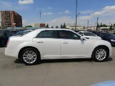 2014 Chrysler 300 AWD Leather / Sunroof / Backup Camera / New Ti - Photo 3